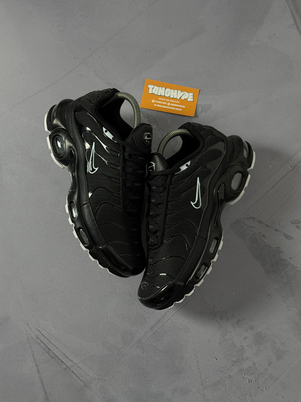 Tênis Nike Air Max Plus TN - Preto Branco
