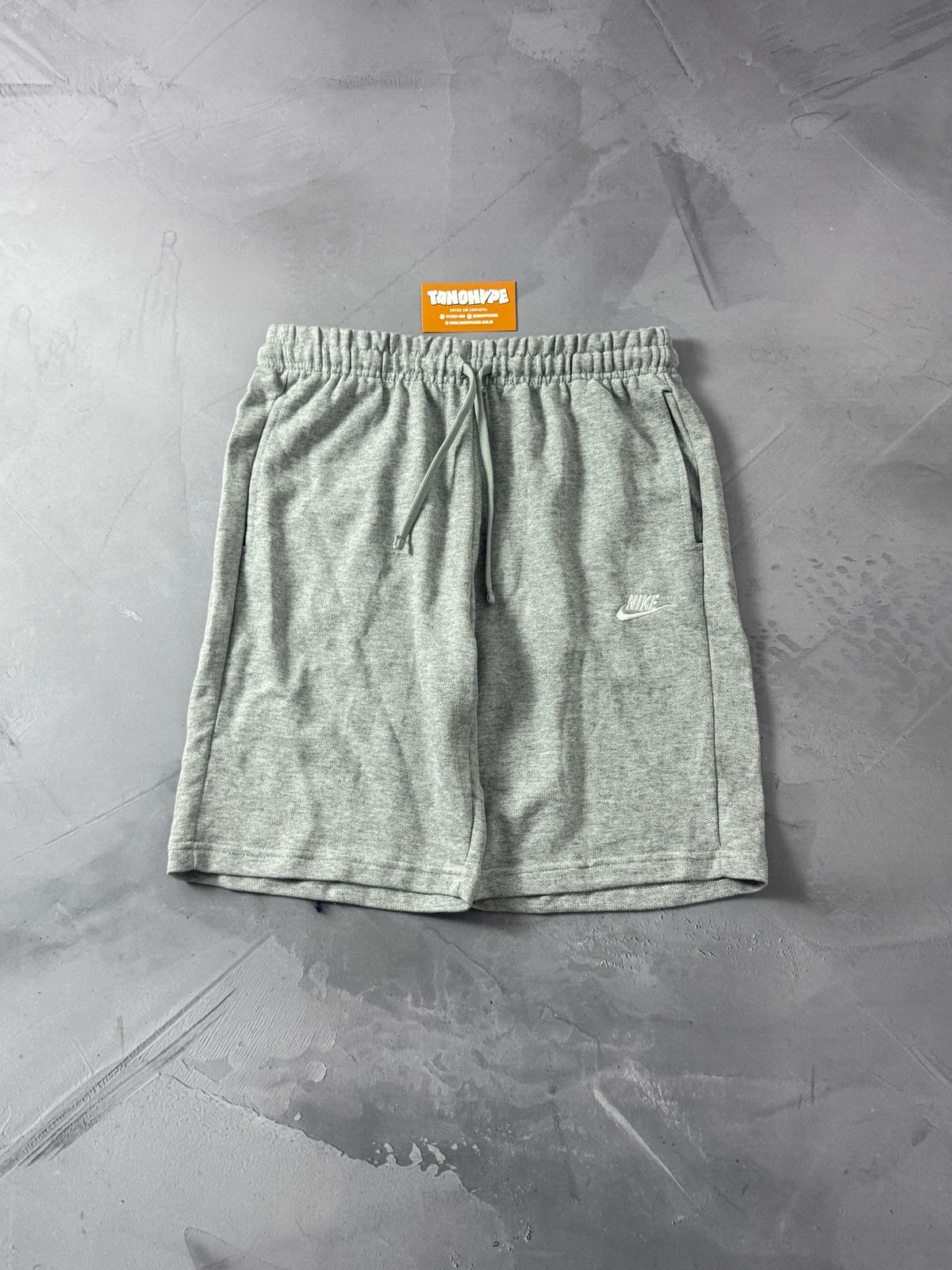 Shorts Moletom Nike Club - Cinza