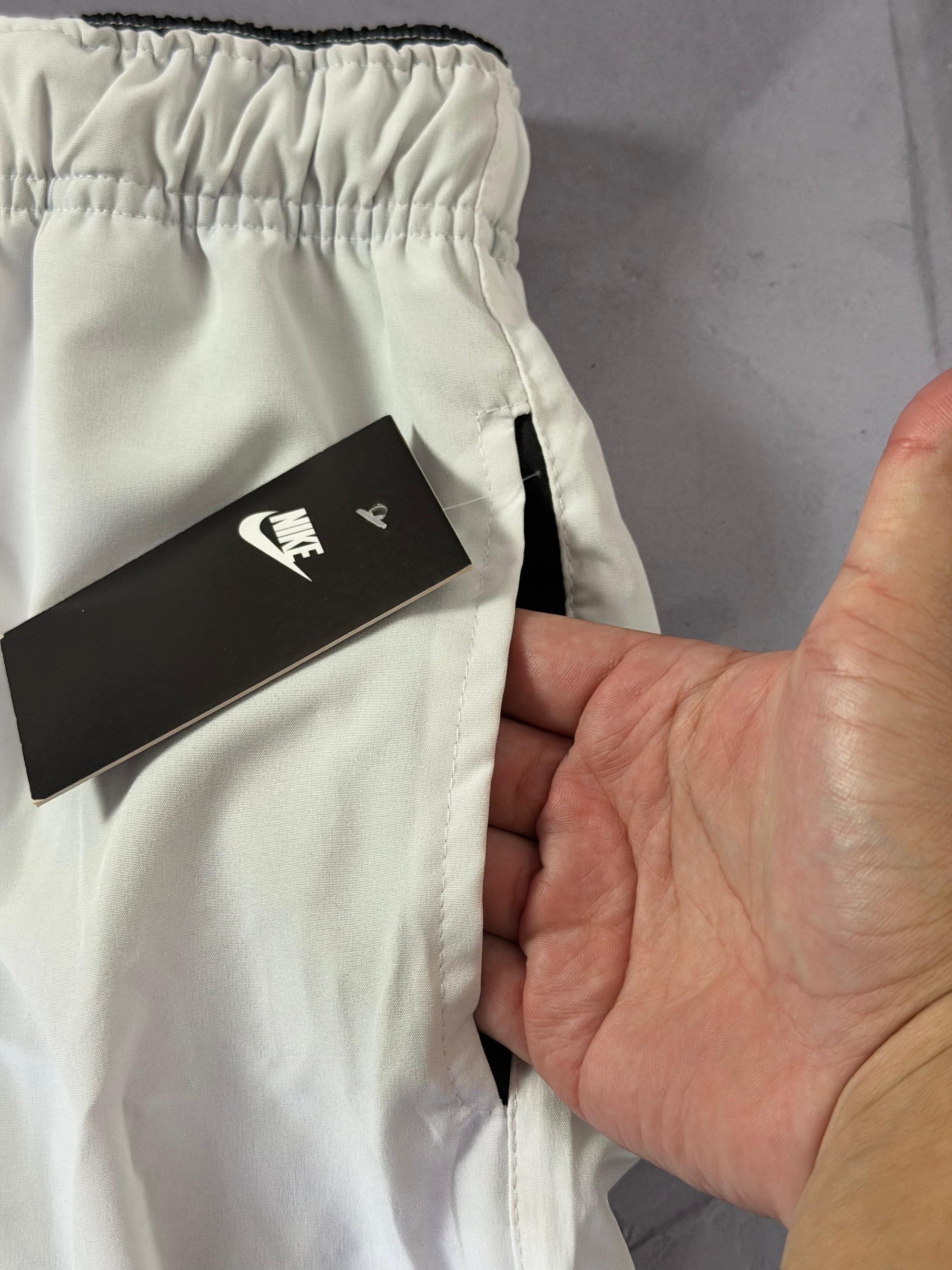 Shorts Tactel Nike Club - Branco 02
