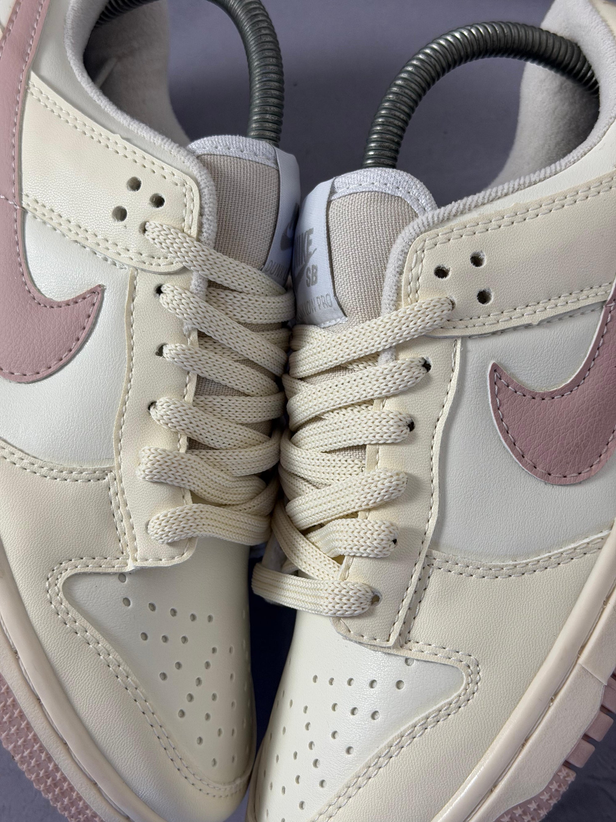 Tênis Nike Dunk - OffWhite e Rosa