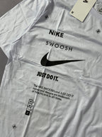 Camiseta Nike Sportswear Swoosh Club - Branco