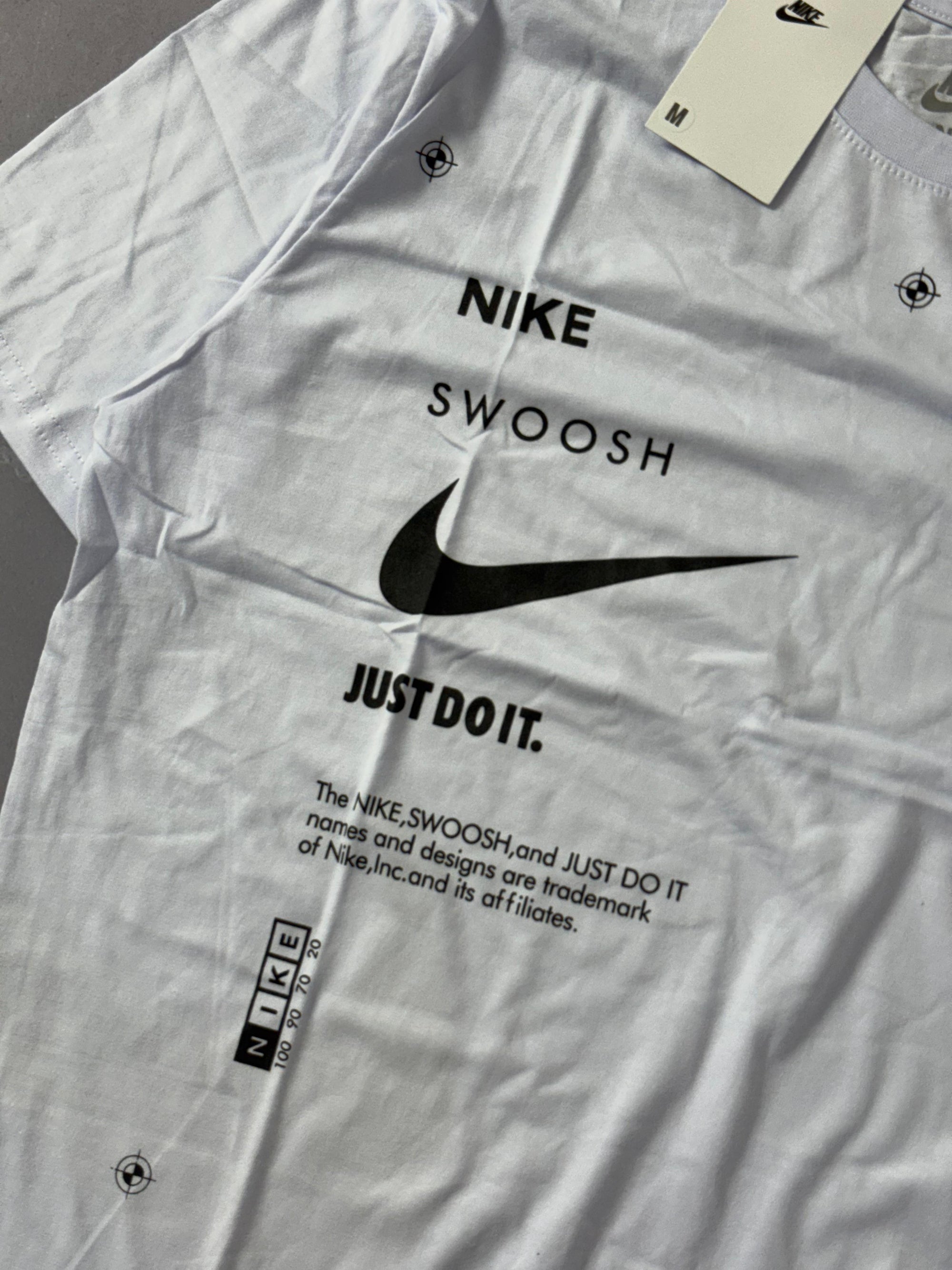 Camiseta Nike Sportswear Swoosh Club - Branco