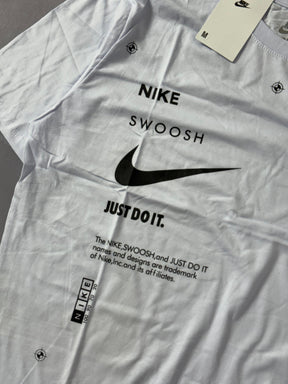 Camiseta Nike Sportswear Swoosh Club - Branco