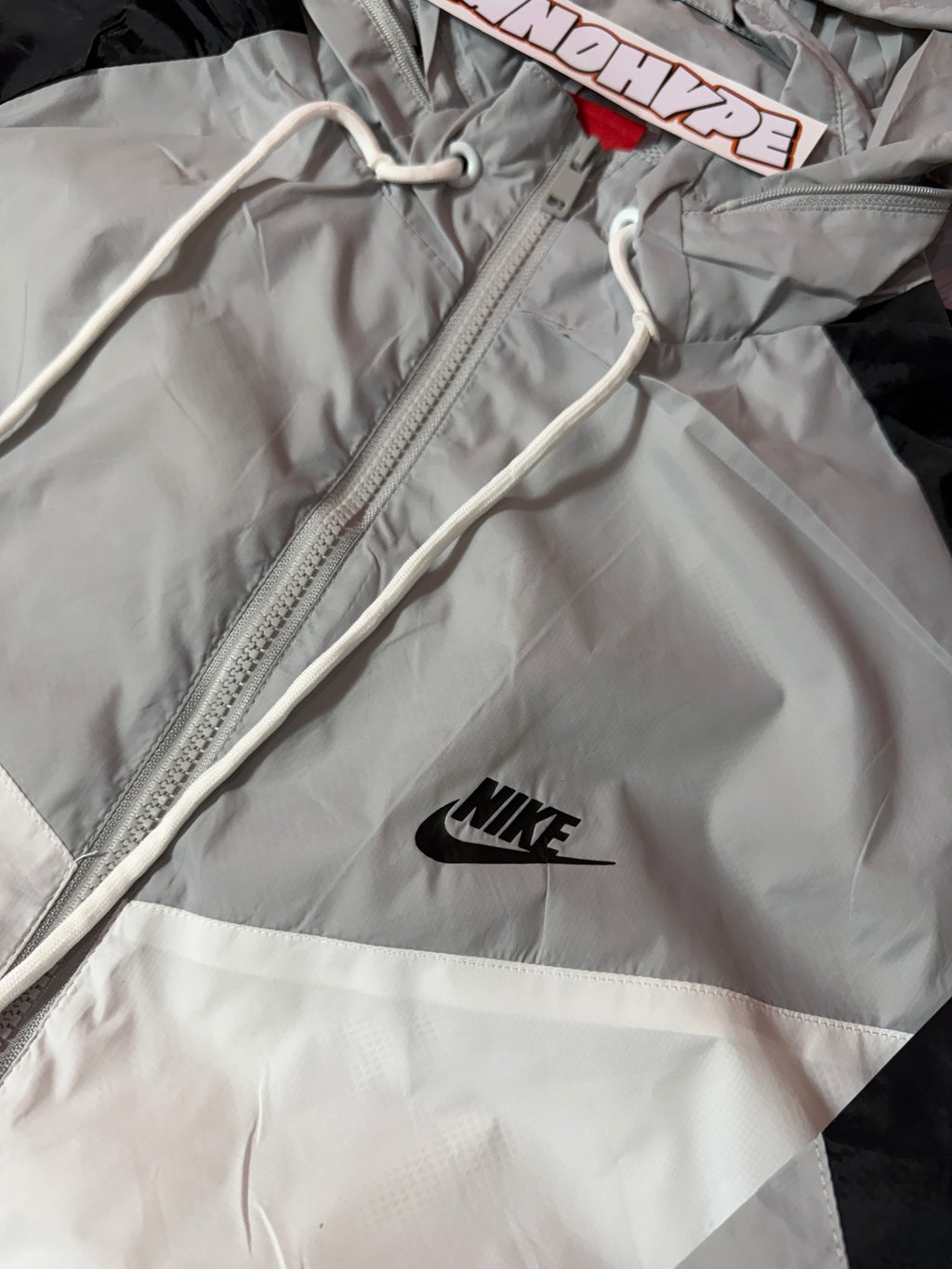 Corta Vento Nike Windrunner - Preto e Cinza