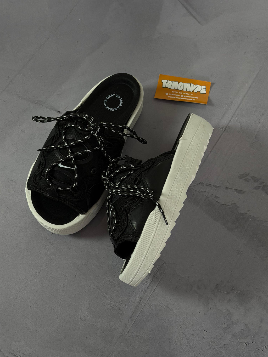 Chinelo Slide Offline Nike - Preto e Branco