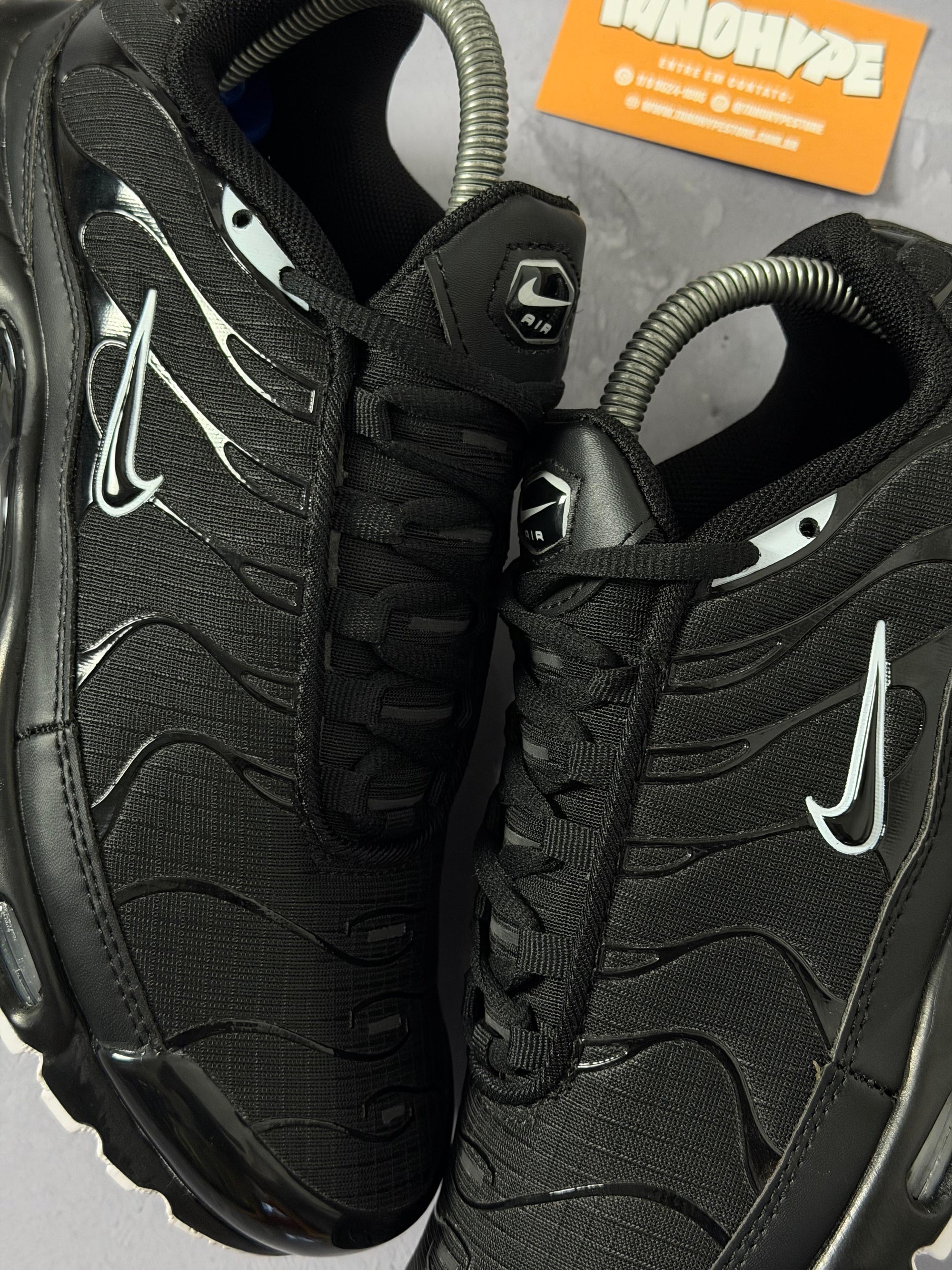 Tênis Nike Air Max Plus TN - Preto Branco