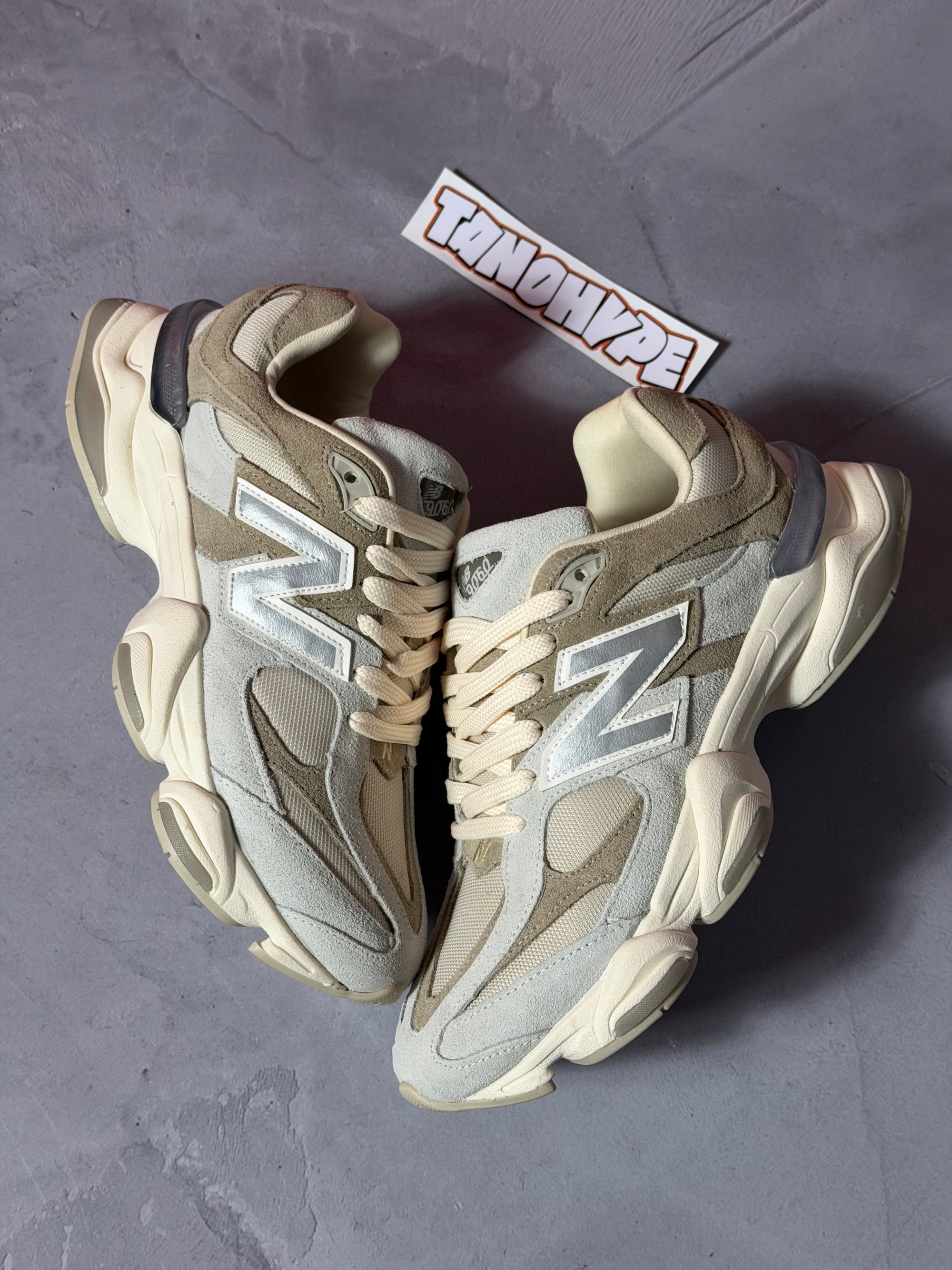 Tênis New Balance 9060 - Creme