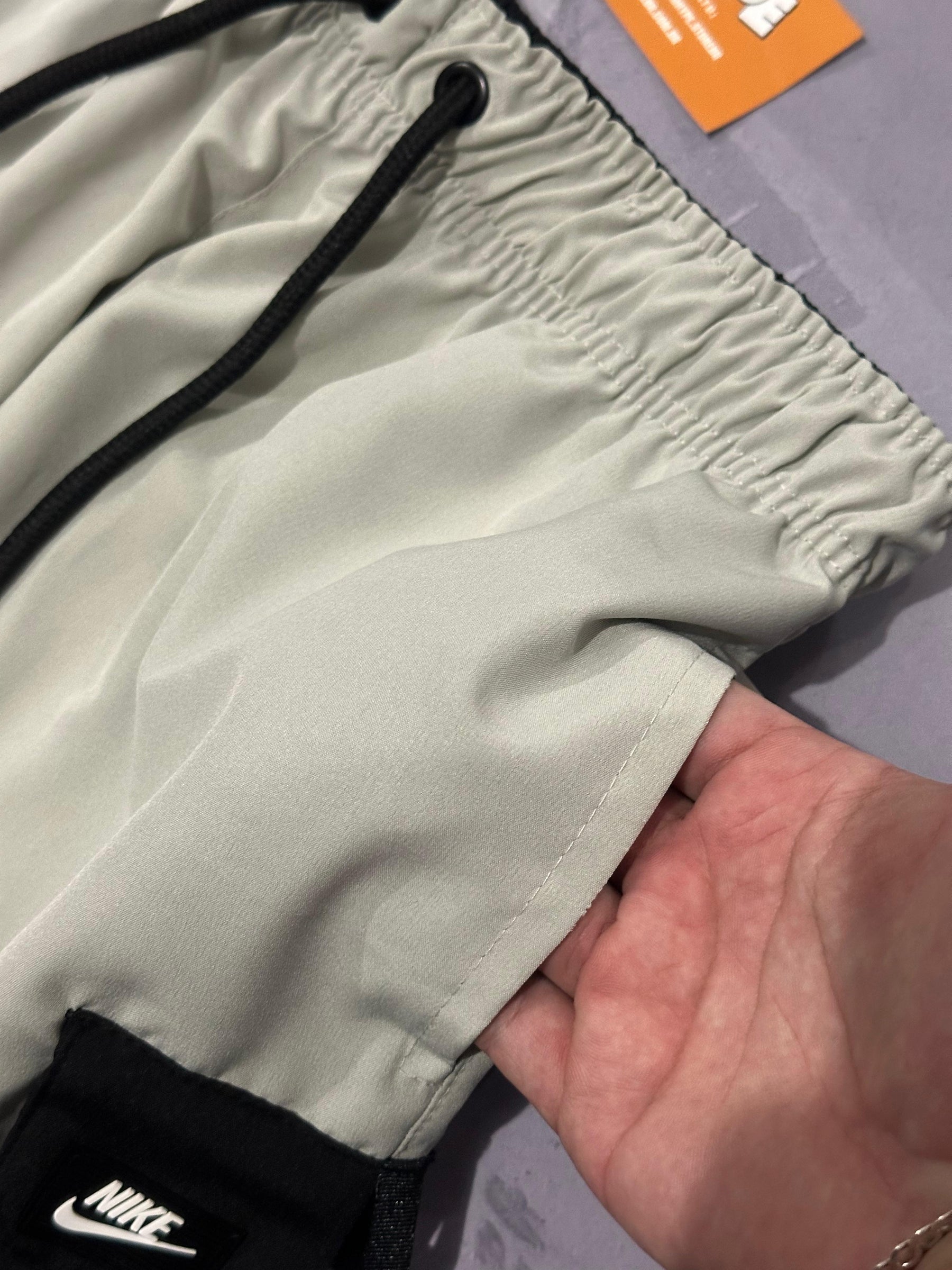 Shorts Tactel Cargo Nike - Cinza/Preto