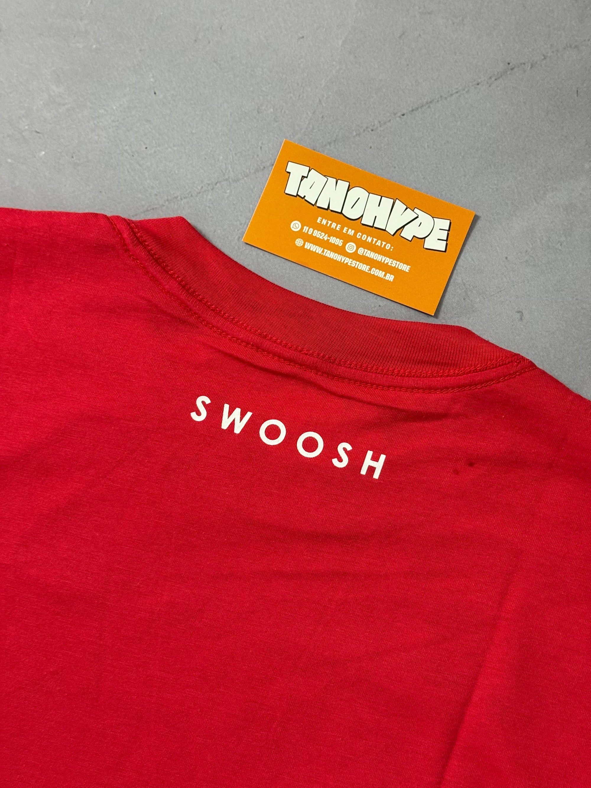 Camiseta Nike Sportswear Swoosh Club - Vermelha