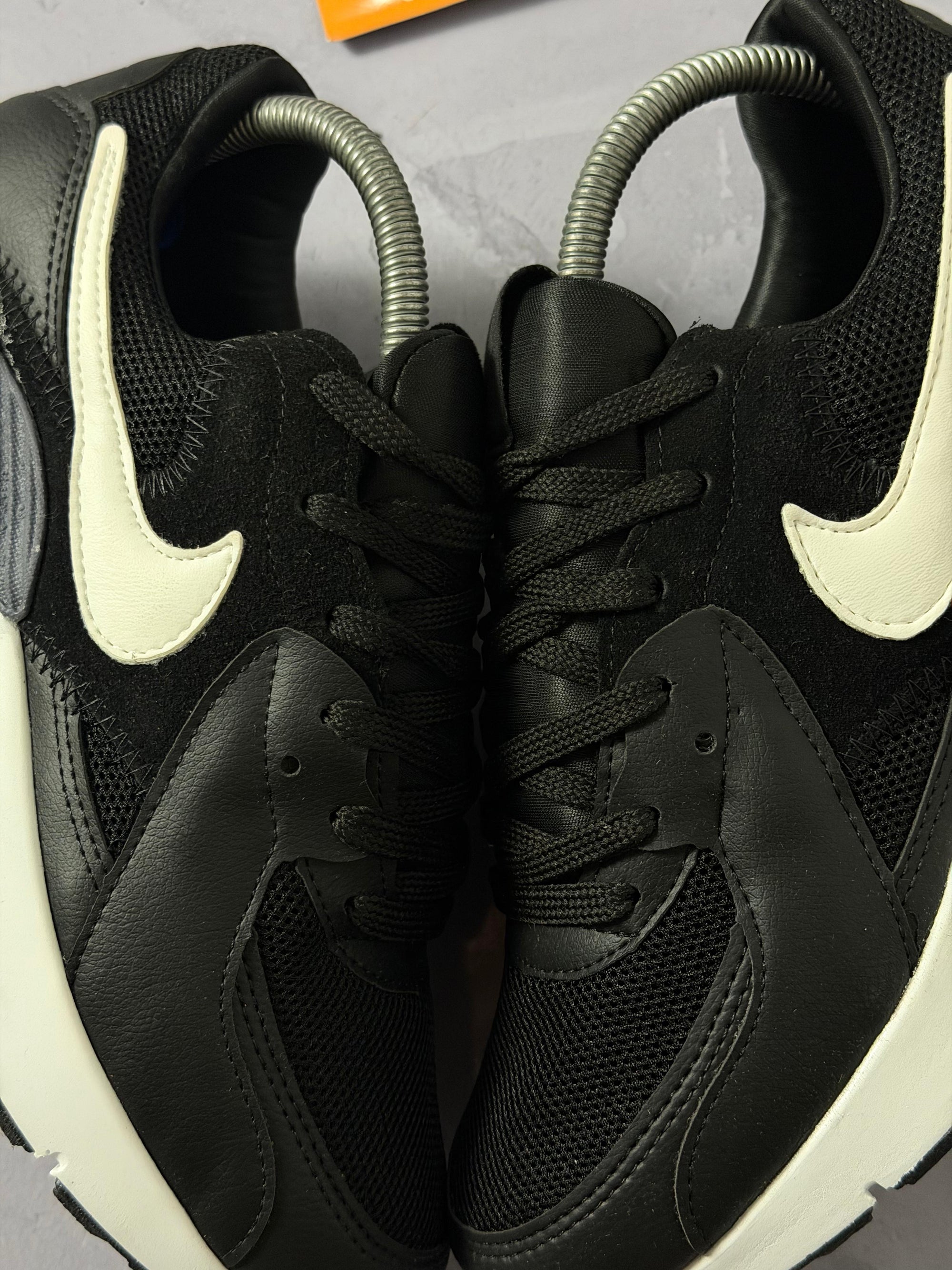 Tênis Nike Air Max Excee - Preto/Branco