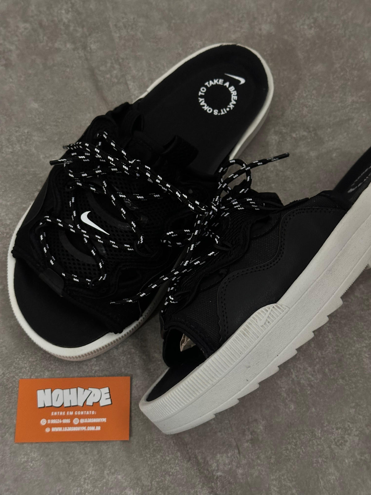 Chinelo Slide Offline Nike - Preto e Branco