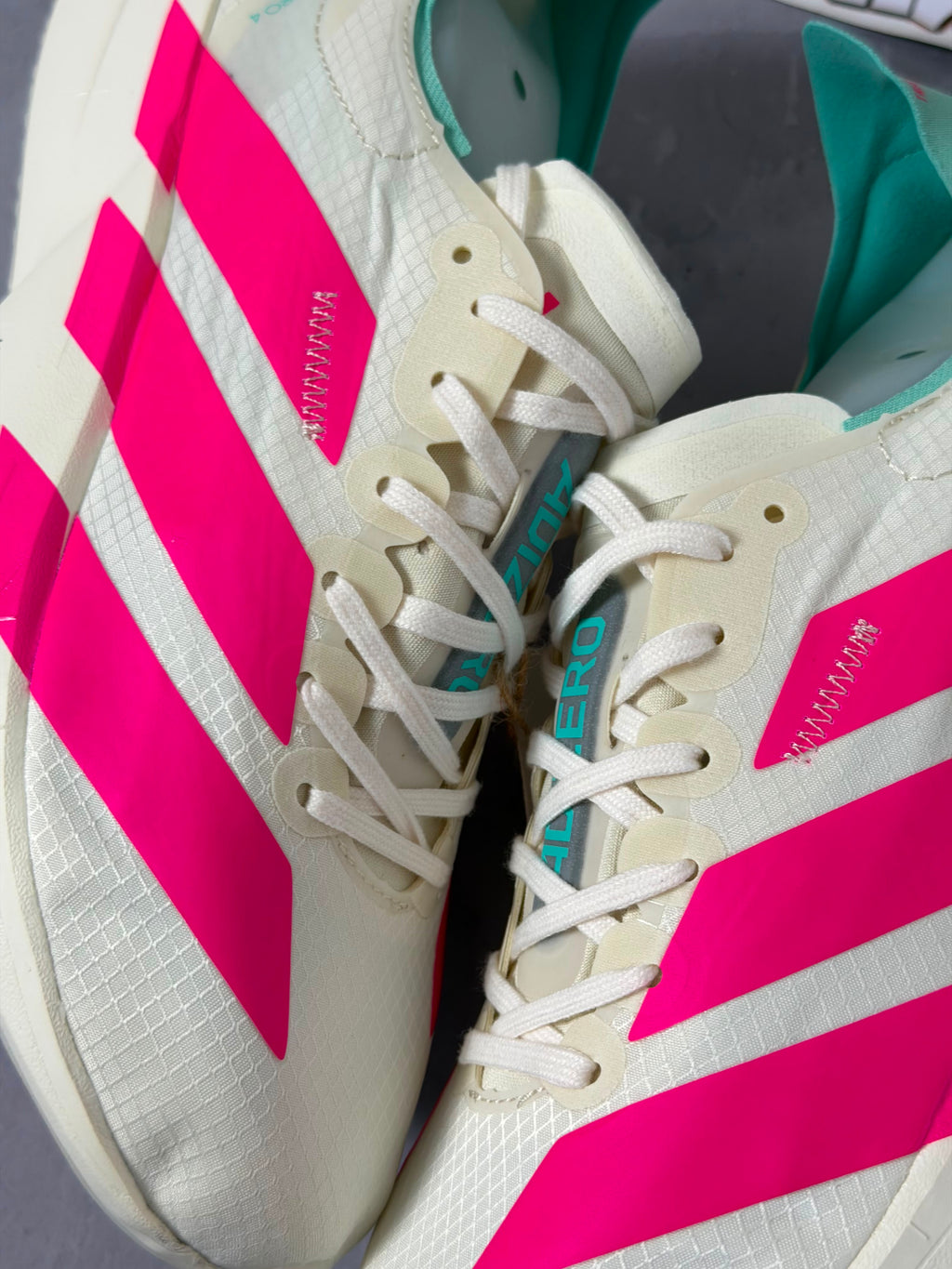 Tênis Adidas Adizero Adios Pro 4 - Offwhite/Pink