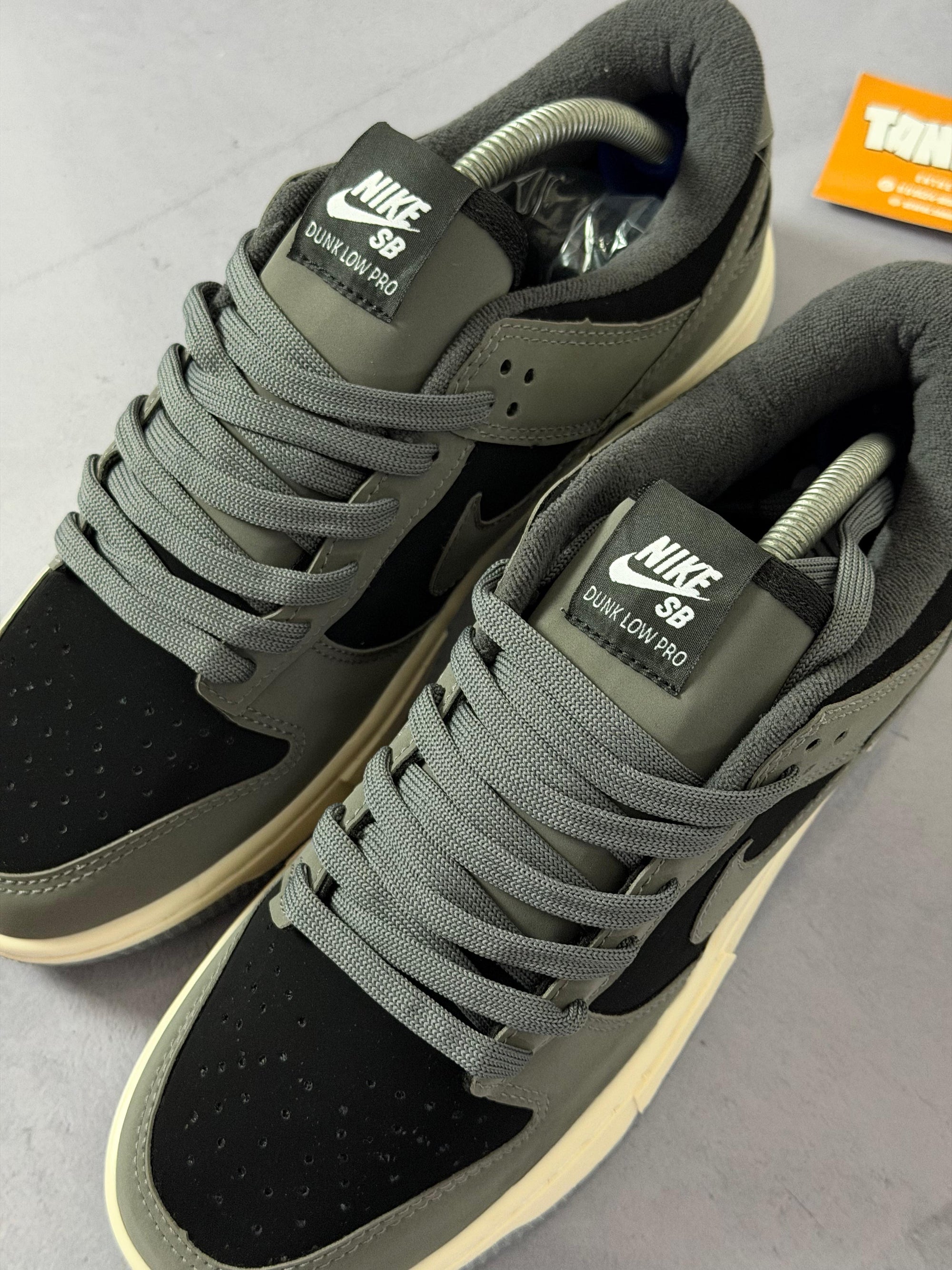 Tênis Nike Dunk - Cinza e Preto
