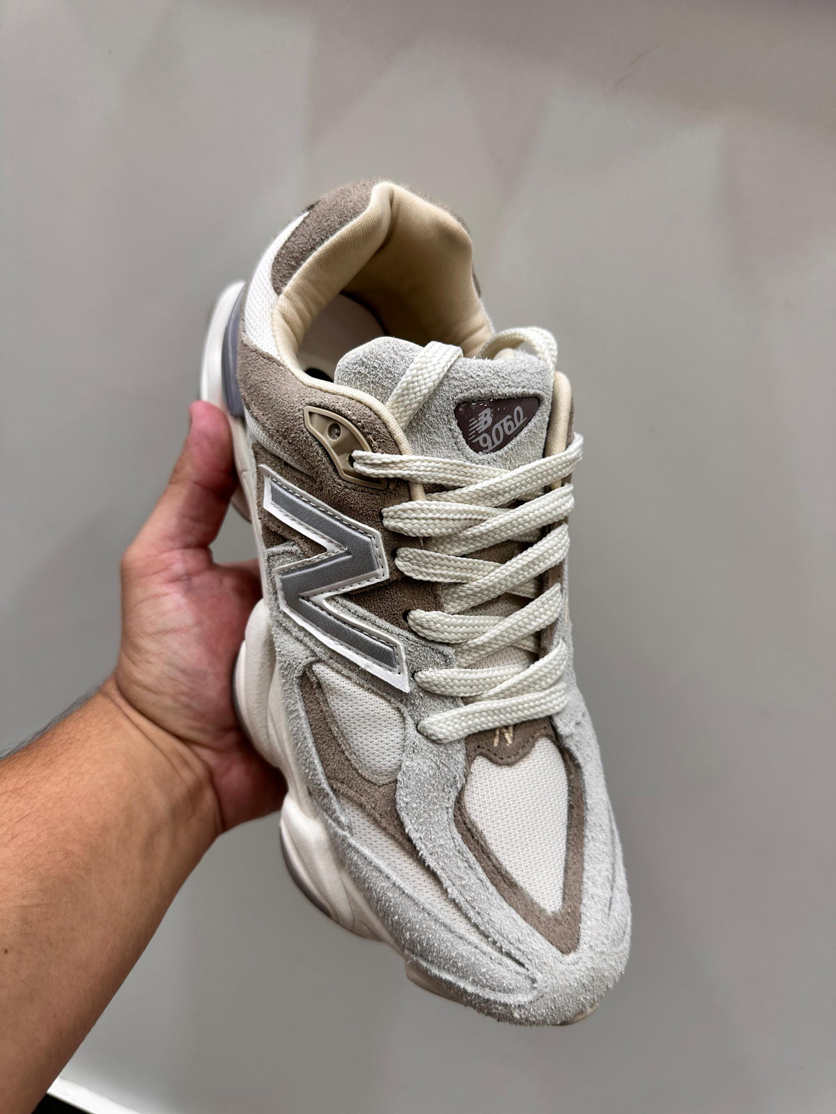 Tênis New Balance 9060 - Creme