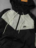 Corta Vento Nike Windrunner - Preto e Branco