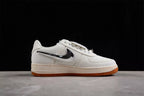 Tênis Nike Air Force 1 x Travis Scott