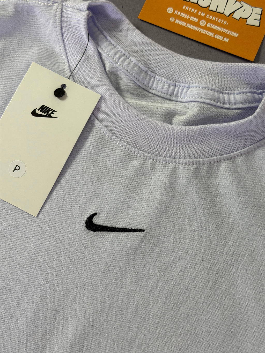Camiseta Nike Essentials - Branca
