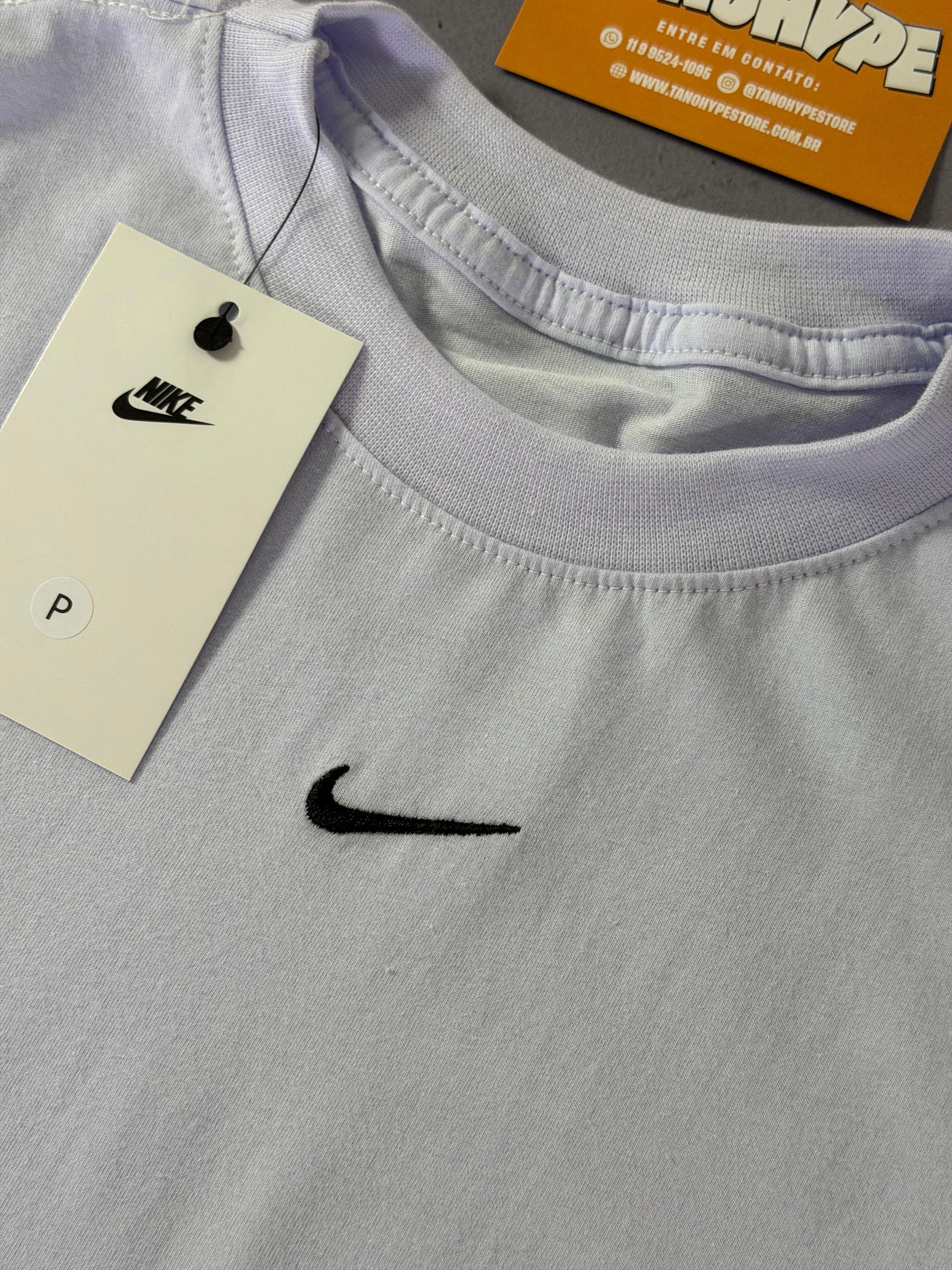 Camiseta Nike Essentials - Branca