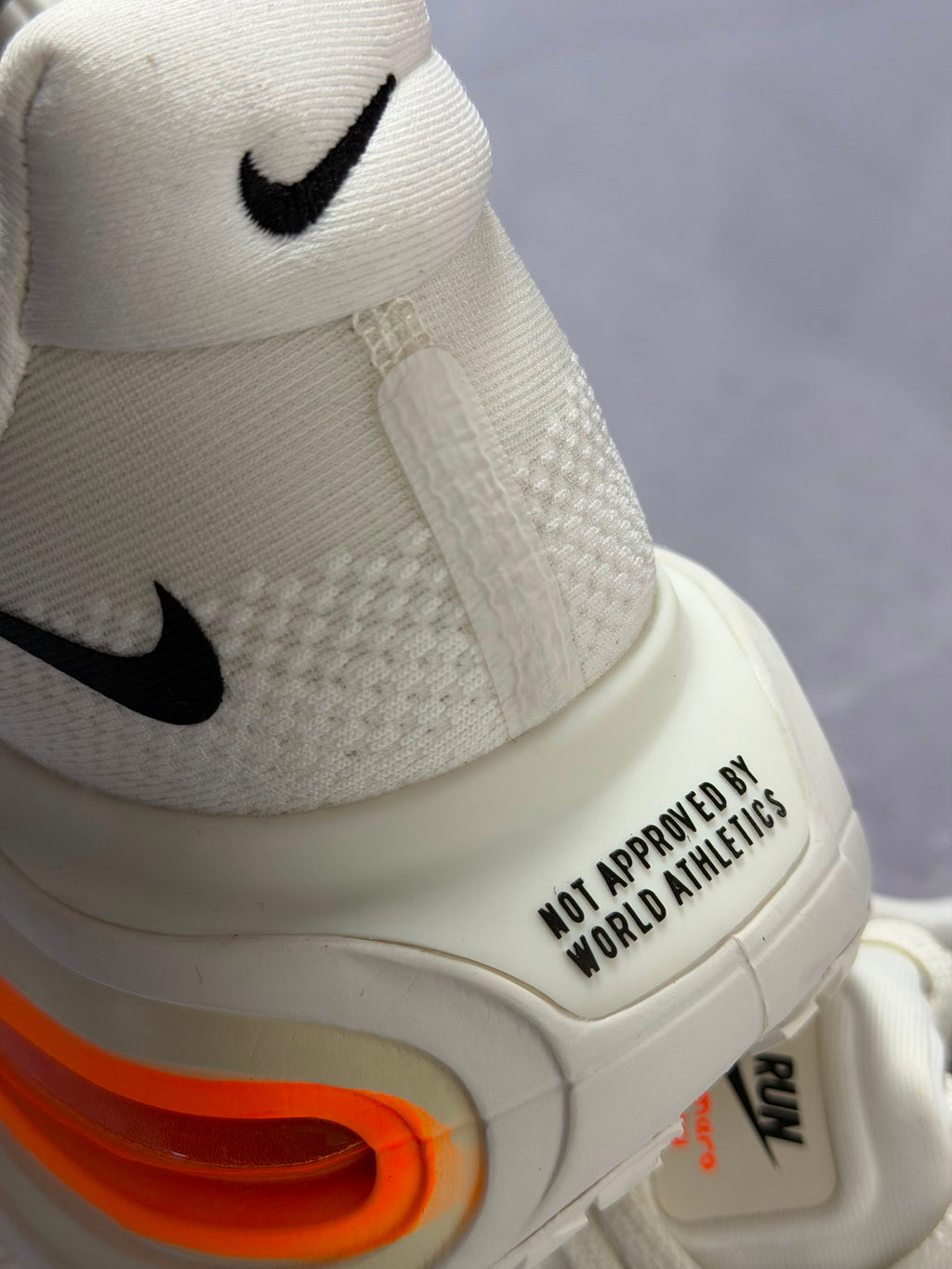 Tênis Nike Vomero - White Orange