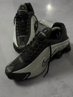 Tênis Nike Shox R4 - Cinza/Preto