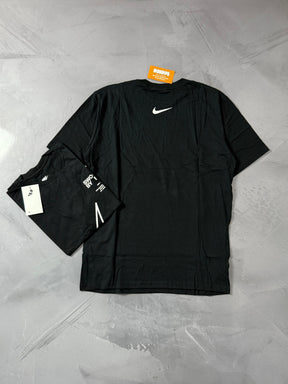 Camiseta Nike Big Swoosh - Preto