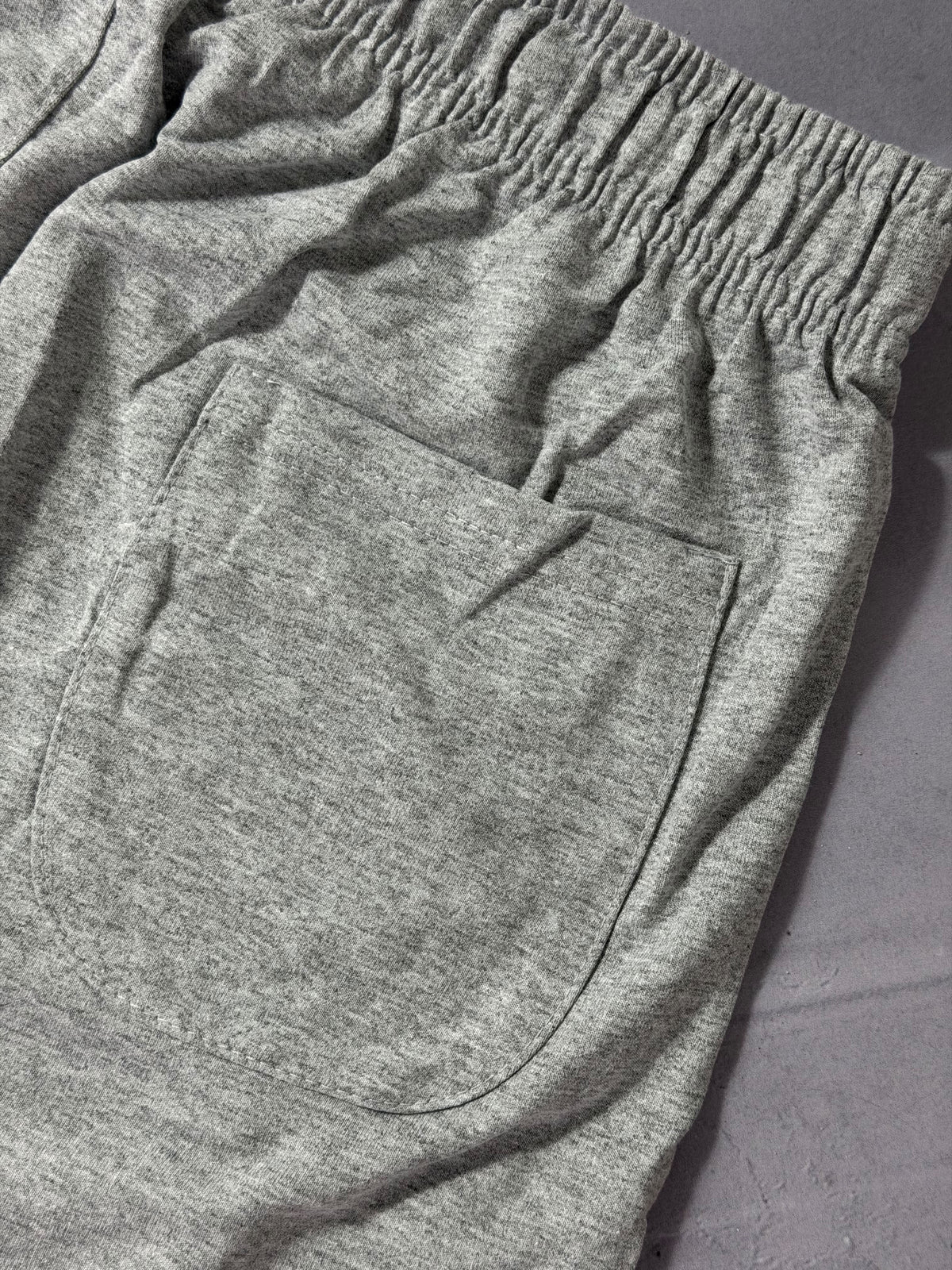Shorts Moletom Nike Club - Cinza
