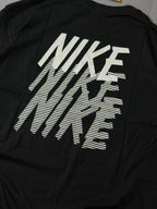 Camiseta Nike Repeat Fade - Preto