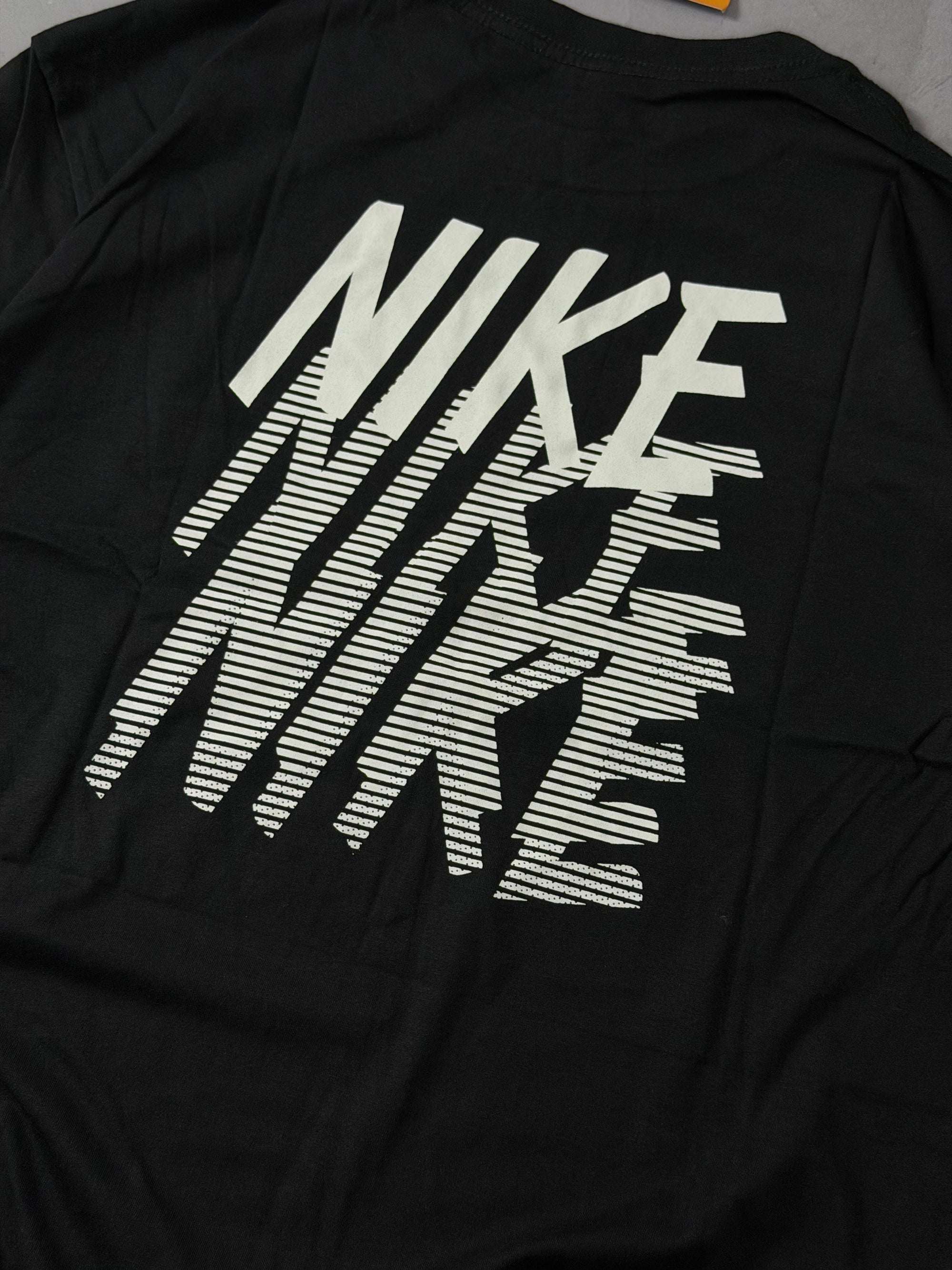 Camiseta Nike Repeat Fade - Preto