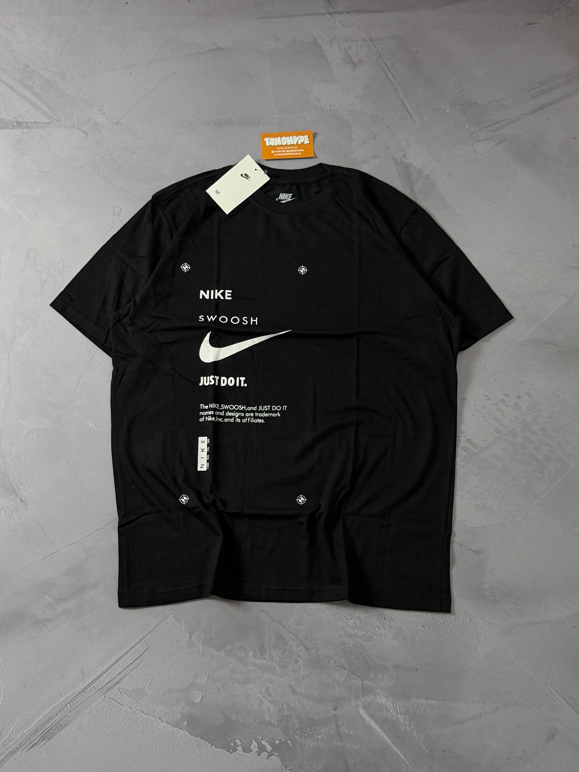 Camiseta Nike Swoosh + Just do IT - Preta