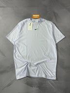 Camiseta Nike Essentials - Branca