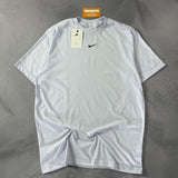 Camiseta Nike Essentials - Branca