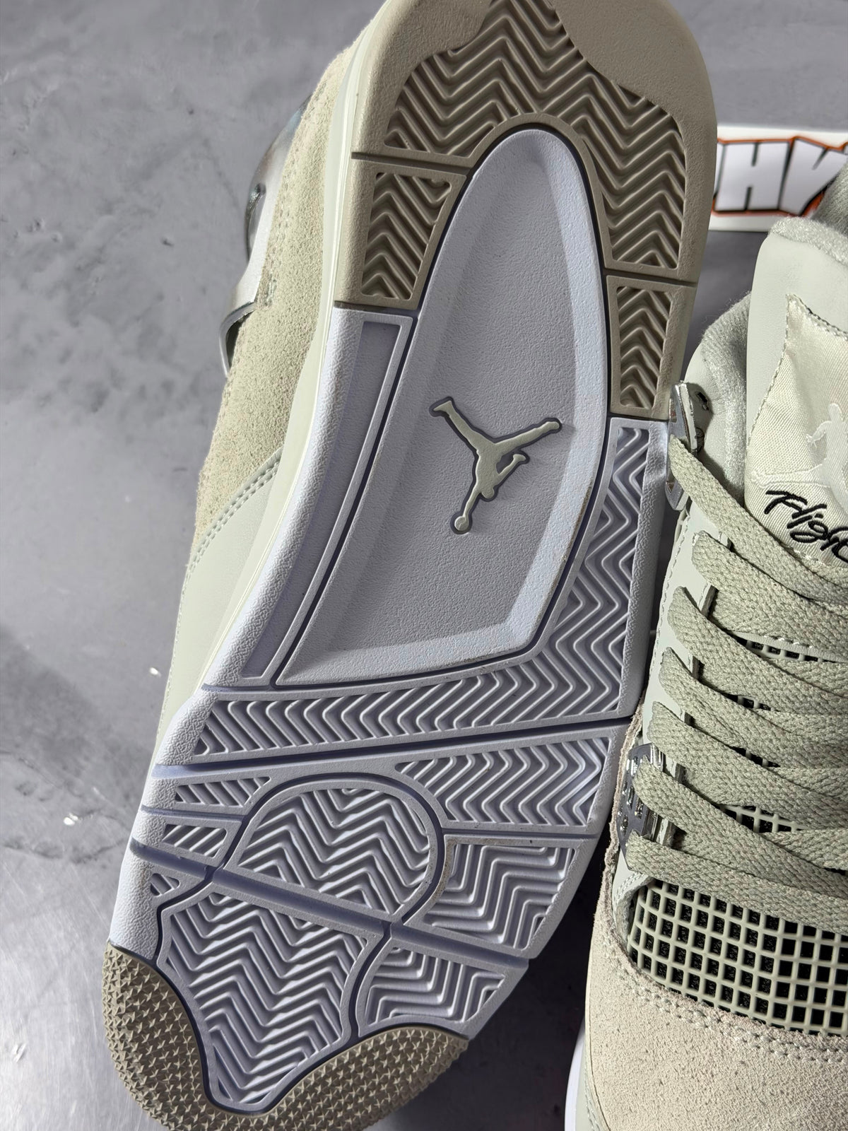 Tênis Nike Air Jordan 4 - Bege