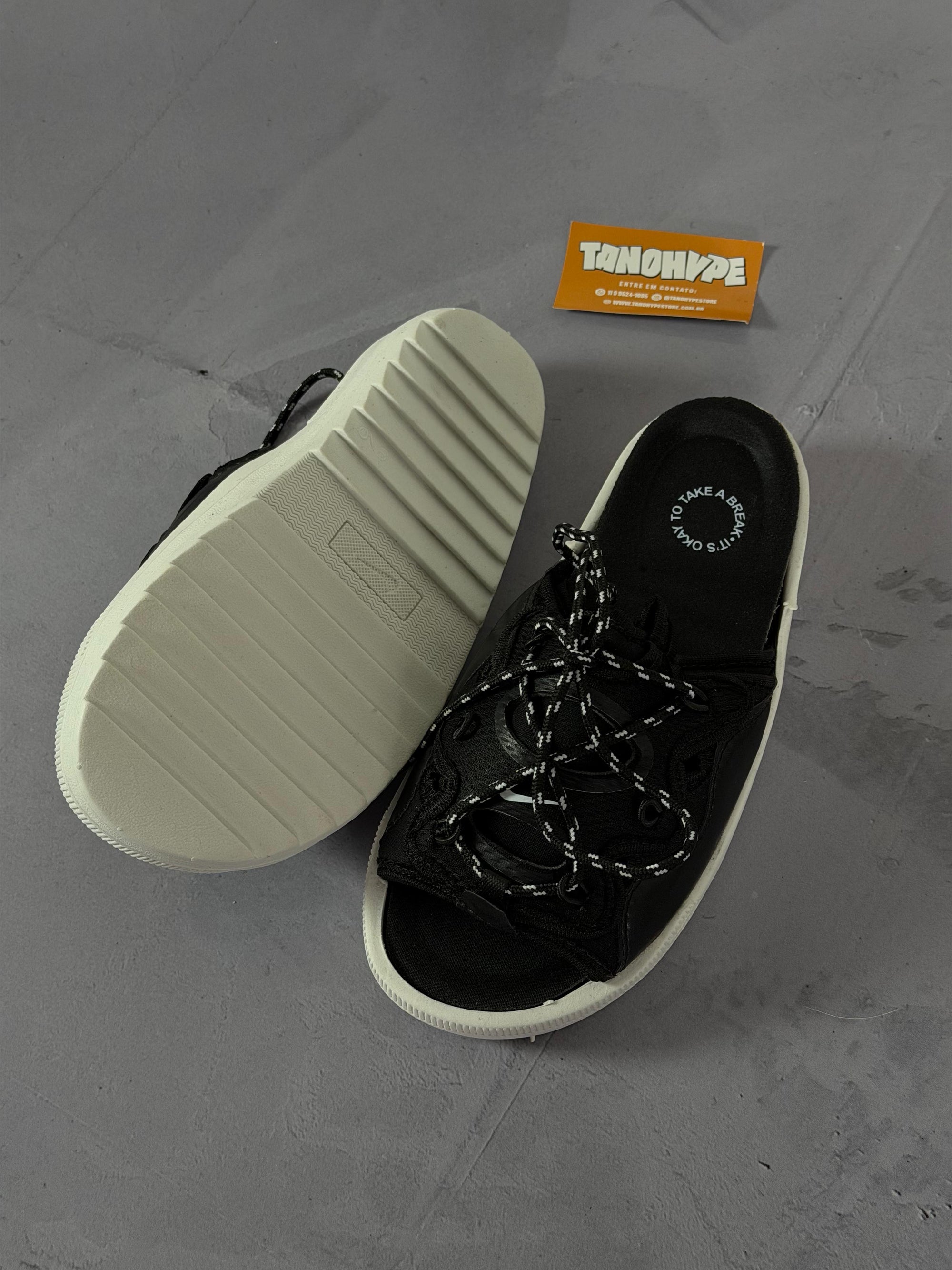 Chinelo Slide Offline Nike - Preto e Branco