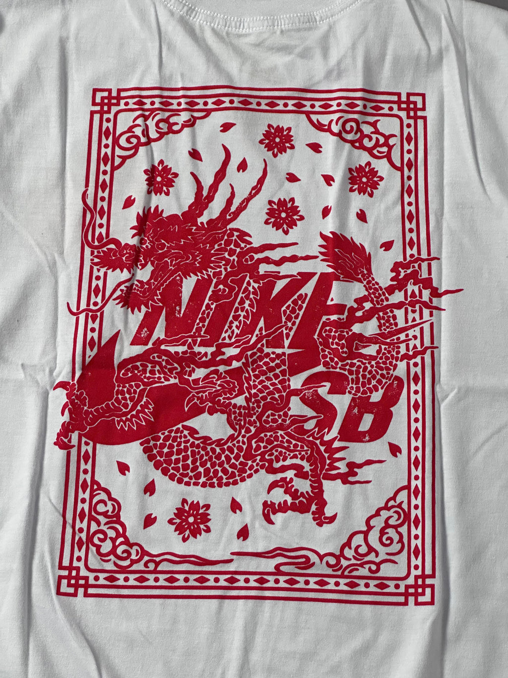 Camiseta Nike Sb Dragon - Branco