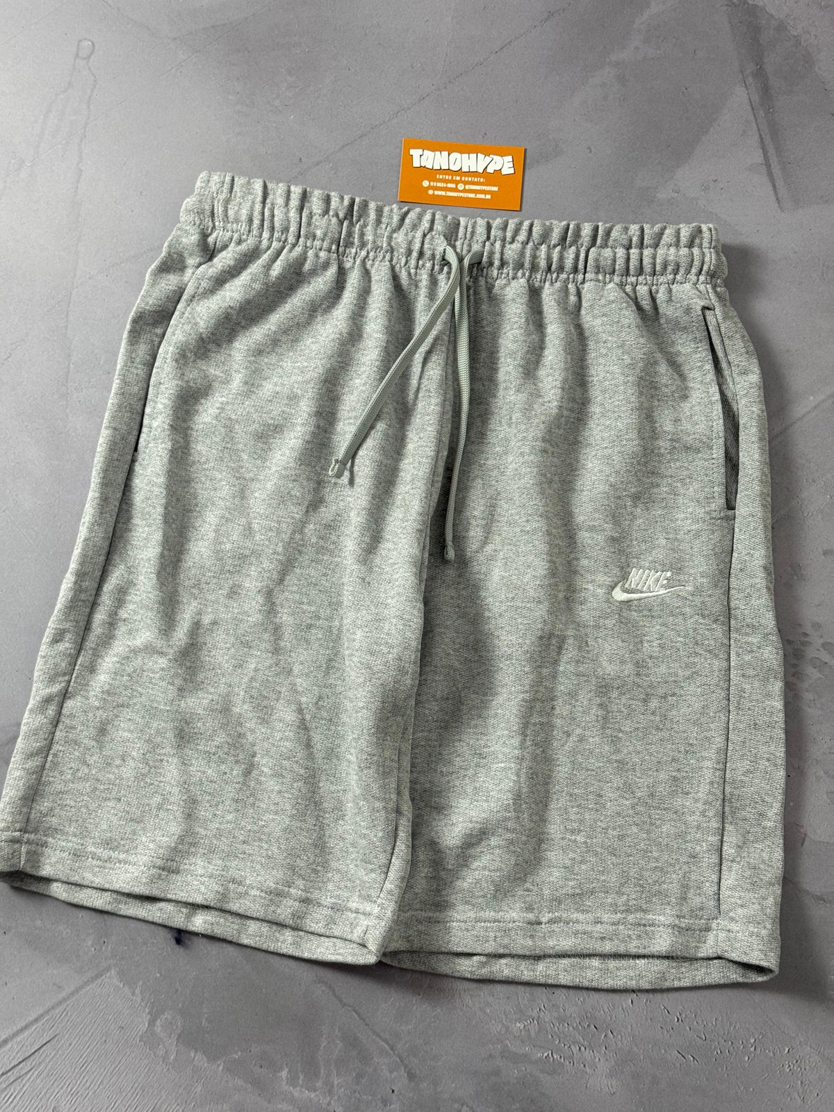Shorts Moletom Nike Club - Cinza