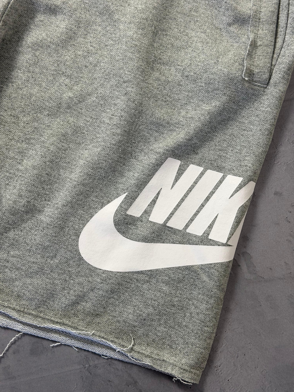 Shorts Moletom Nike Icon - Cinza