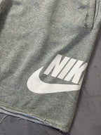 Shorts Moletom Nike Icon - Cinza