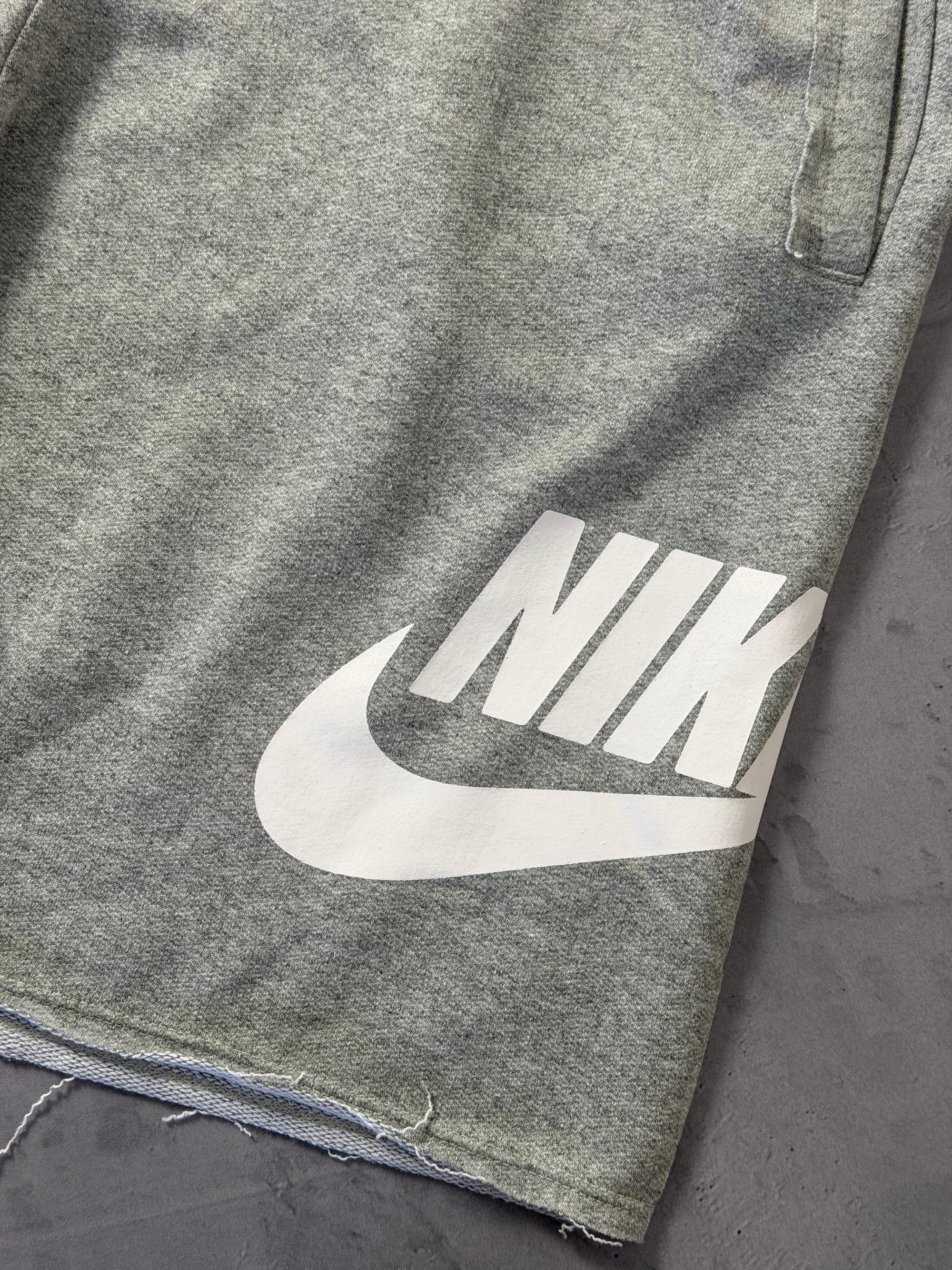 Shorts Moletom Nike Icon - Cinza