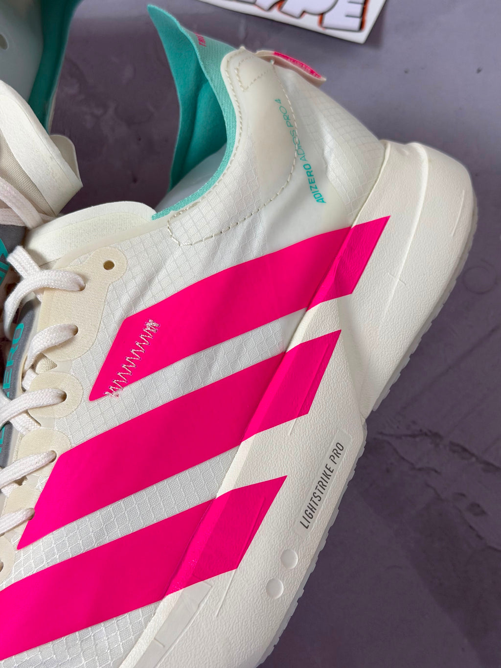 Tênis Adidas Adizero Adios Pro 4 - Offwhite/Pink