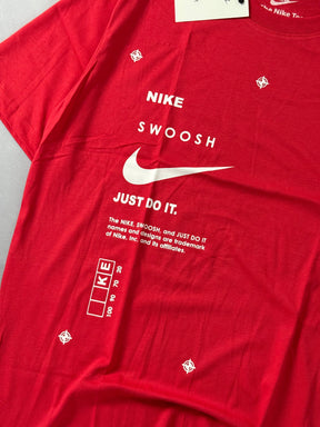 Camiseta Nike Sportswear Swoosh Club - Vermelha