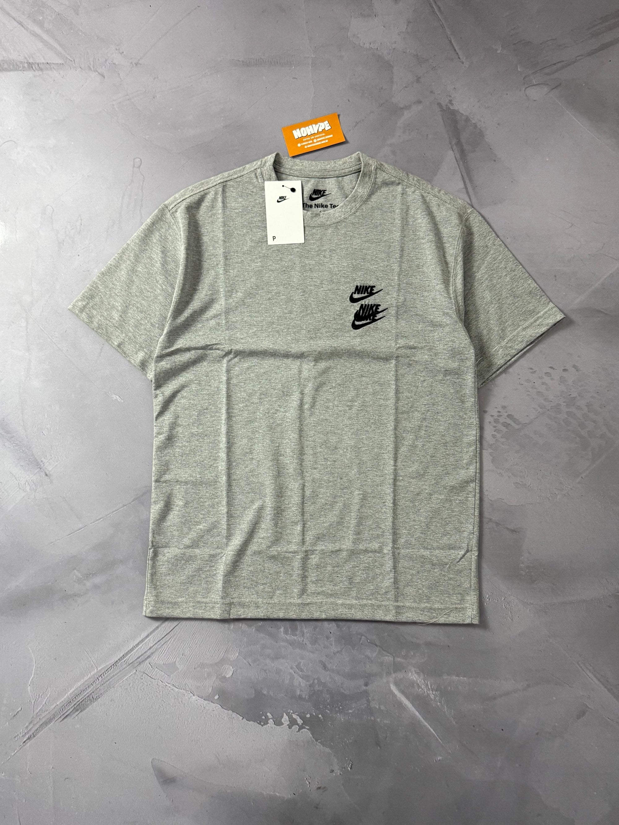 Camiseta Nike World Tour - Cinza