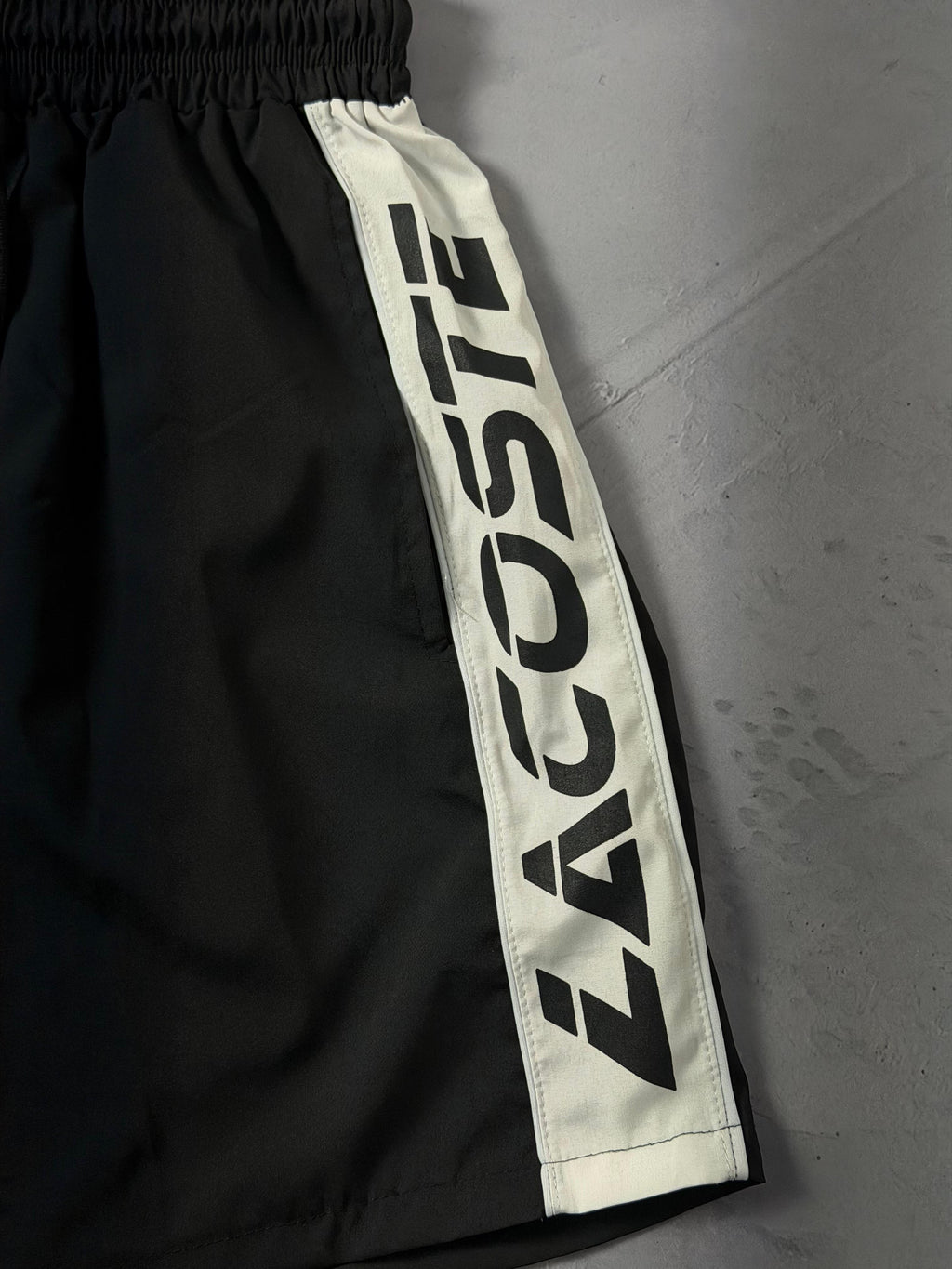 Shorts Tactel Lacoste Letreiro - Preto