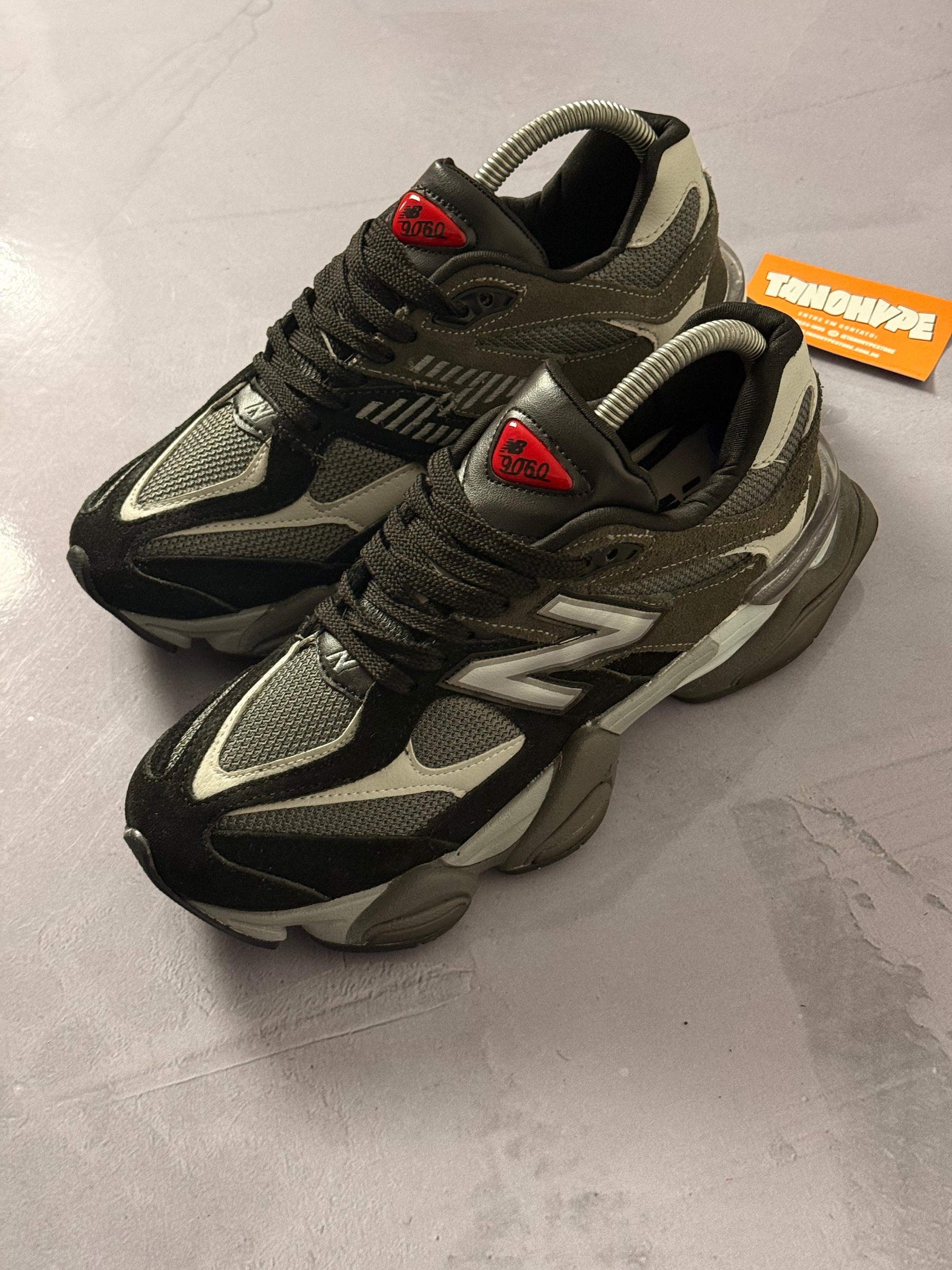 Tênis New Balance 9060 - Cinza/Preto