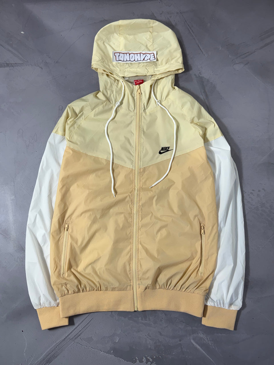 Corta Vento Nike Windrunner - Bege e Branco