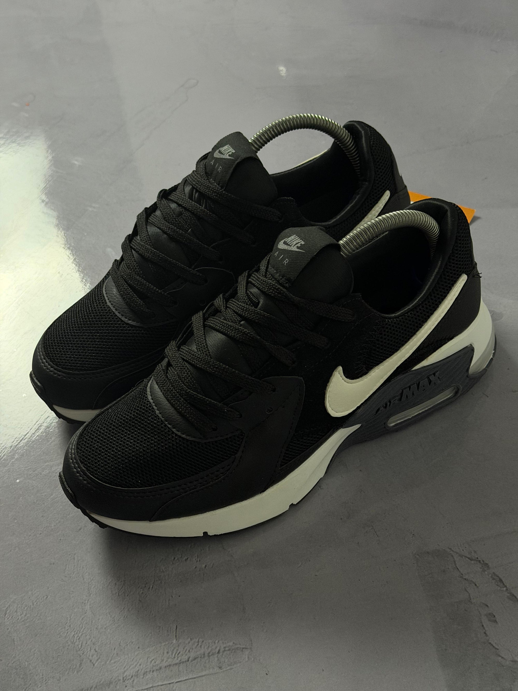 Tênis Nike Air Max Excee - Preto/Branco