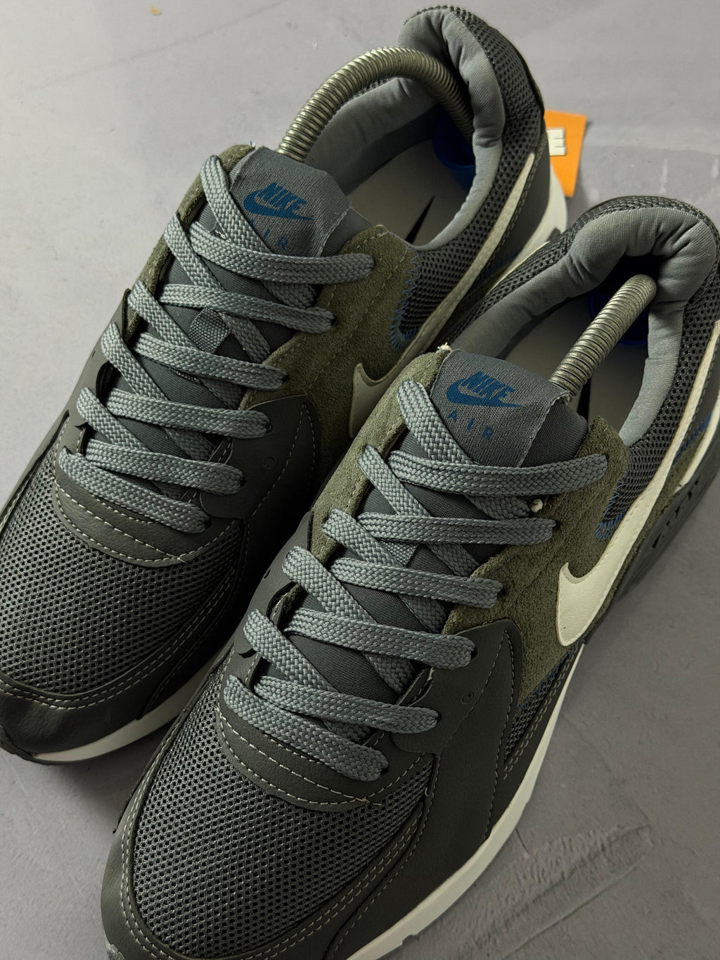 Tênis Nike Air Max Excee - Cinza