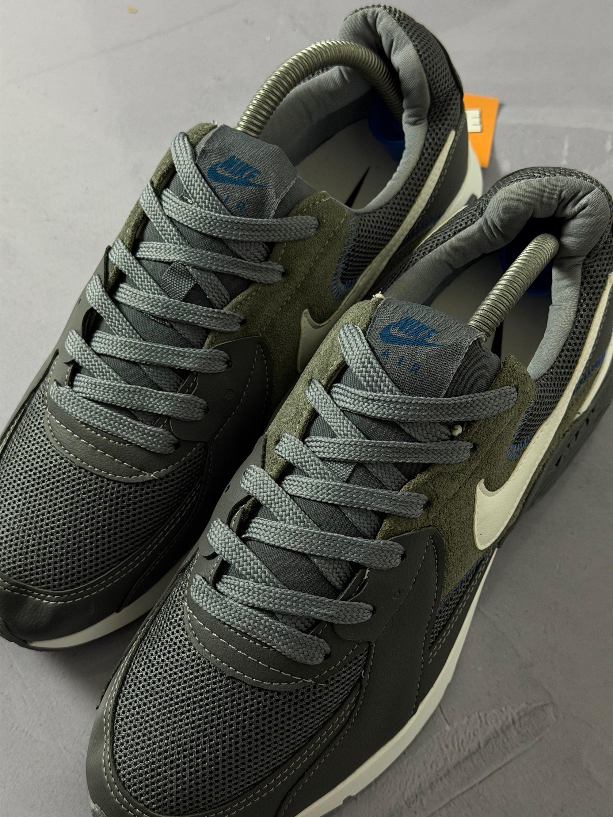 Tênis Nike Air Max Excee - Cinza