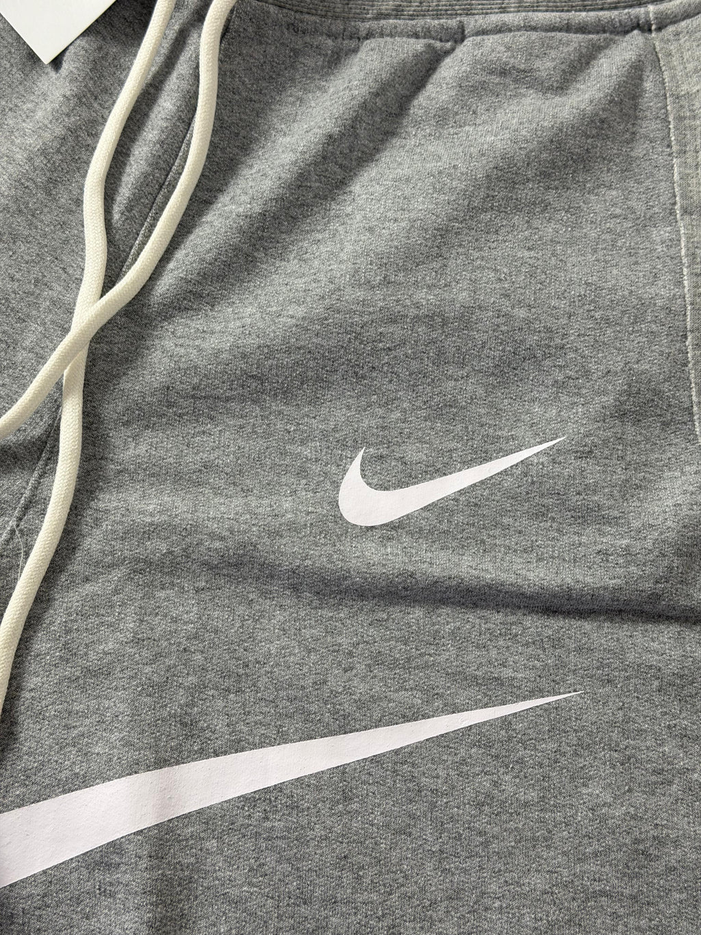 Shorts Moletom Nike Big Swoosh - Cinza