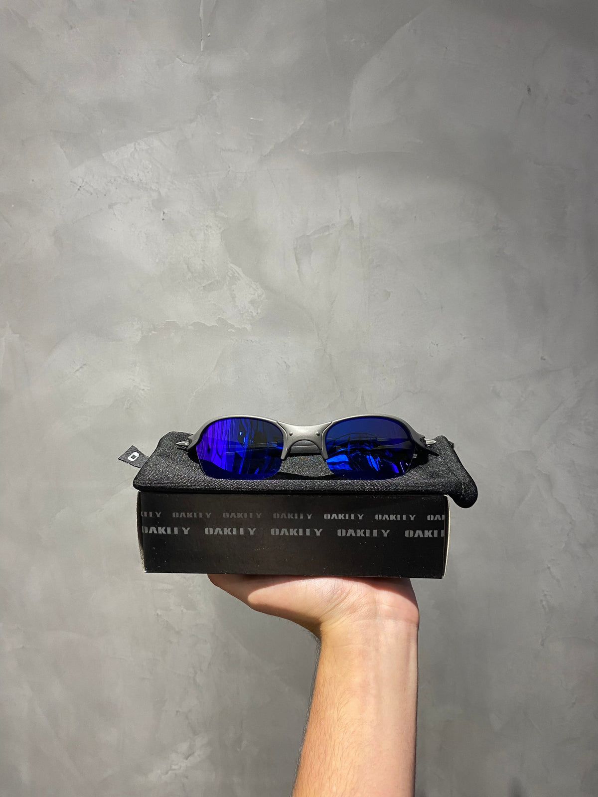 Óculos Oakley Romeo 2 - Lente Dark Blue