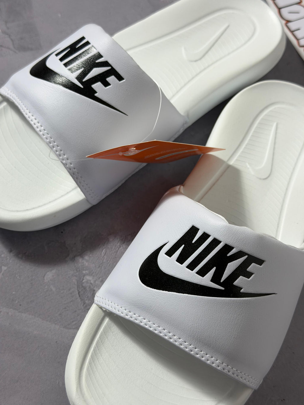 Chinelo Slide Nike Victori - Branco